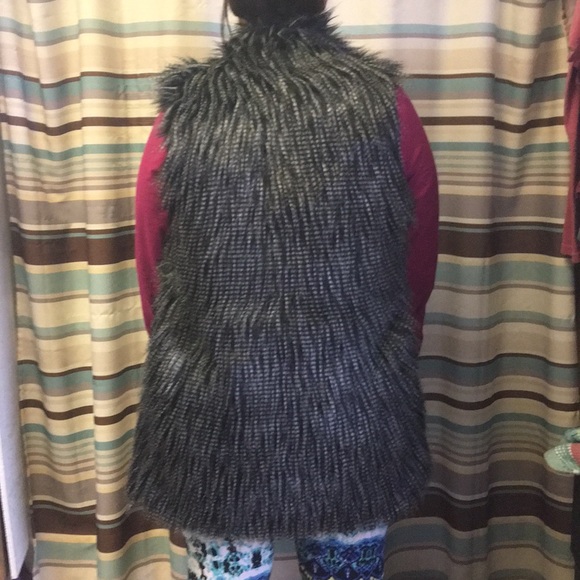 rxb Faux Peacock Feather Vest - Picture 8 of 8